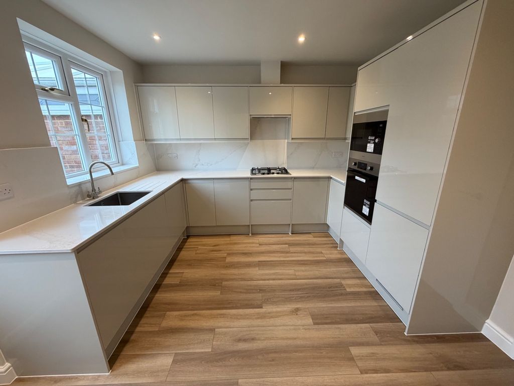 Property photo 2 of 7 5896502