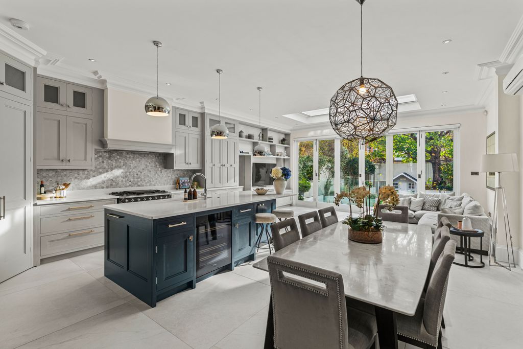 Property photo 3 of 23