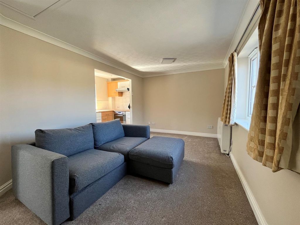 Property photo 3 of 11