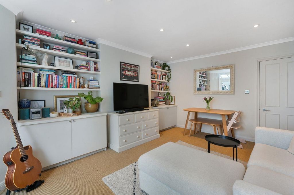 Property photo 3 of 14 Living Room