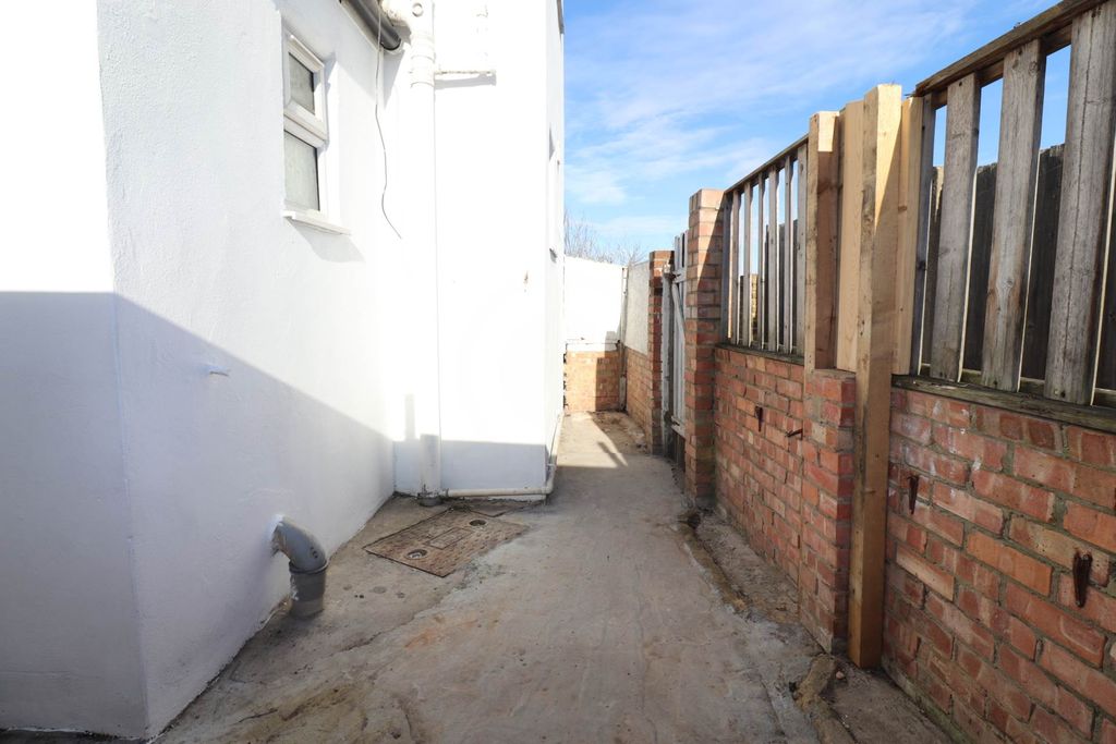 Property photo 3 of 22