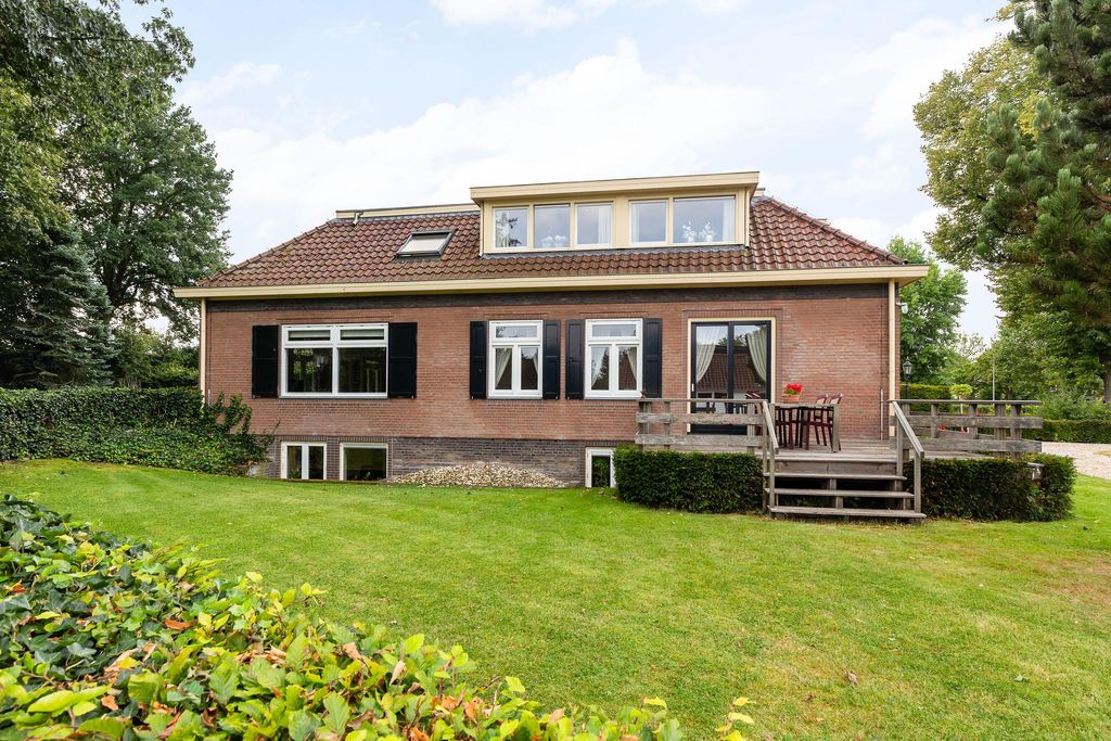 Property photo 2 of 44