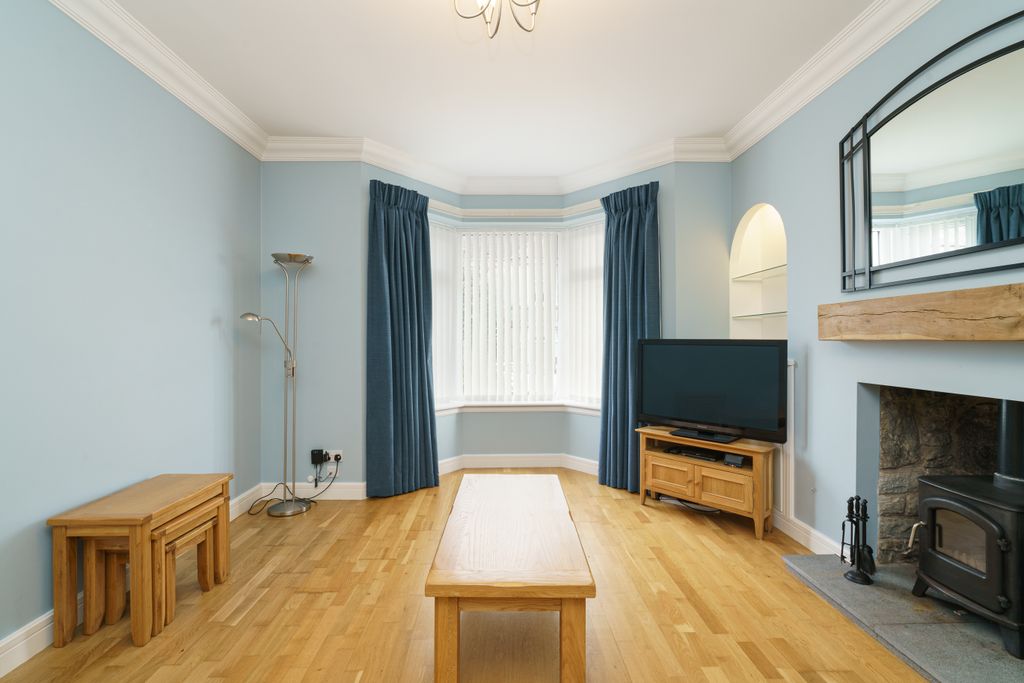 Property photo 2 of 28