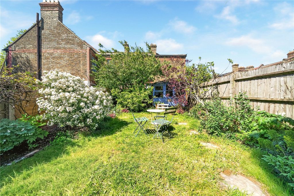 Property photo 2 of 18 Picture No. 24