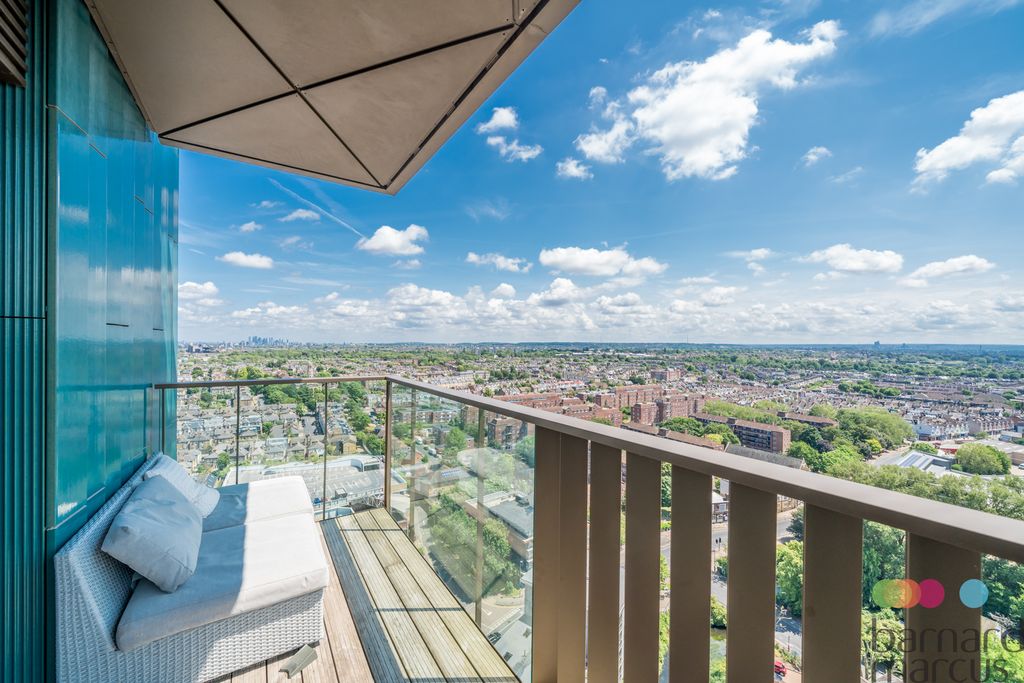 Property photo 3 of 19 Balcony