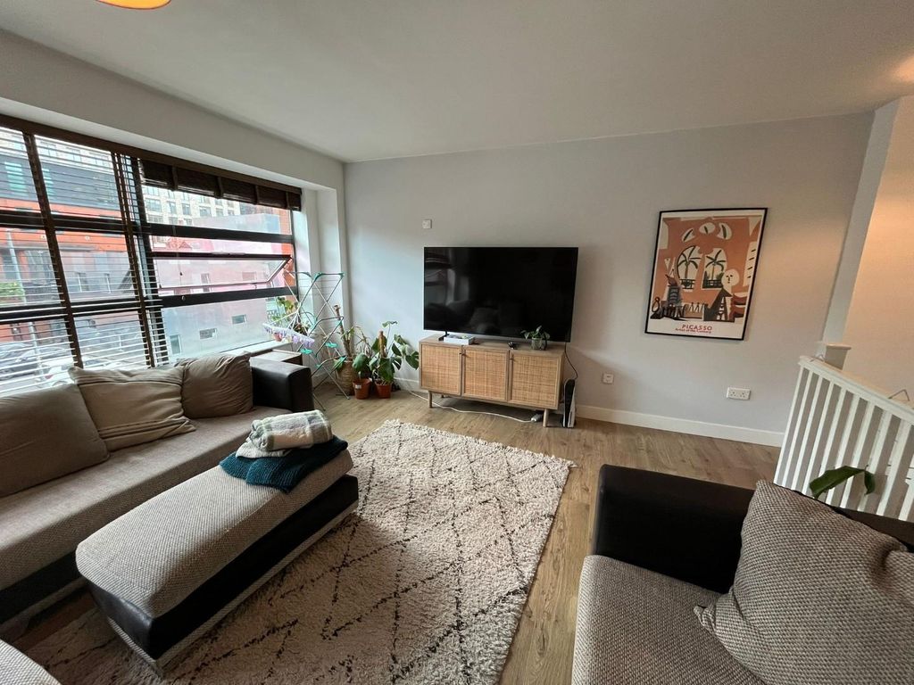 Property photo 3 of 14 Lounge