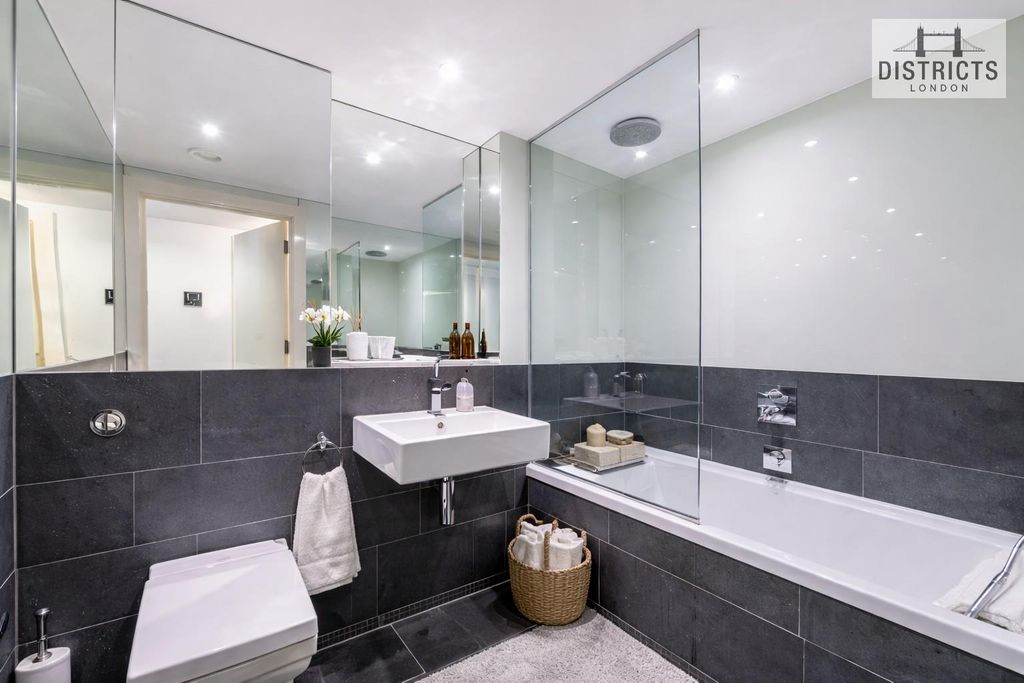 Property photo 2 of 11 Bathroom.Jpg