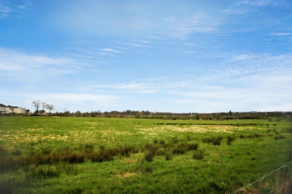 Property photo 2 of 22