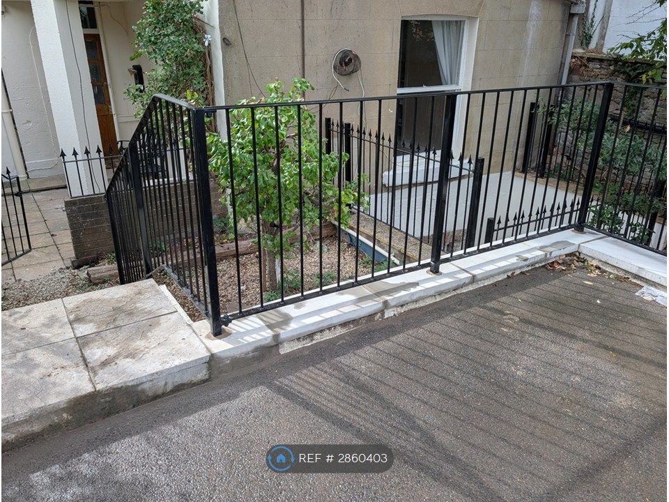 Property photo 2 of 31
