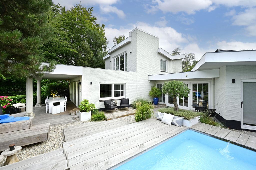 Property photo 2 of 44