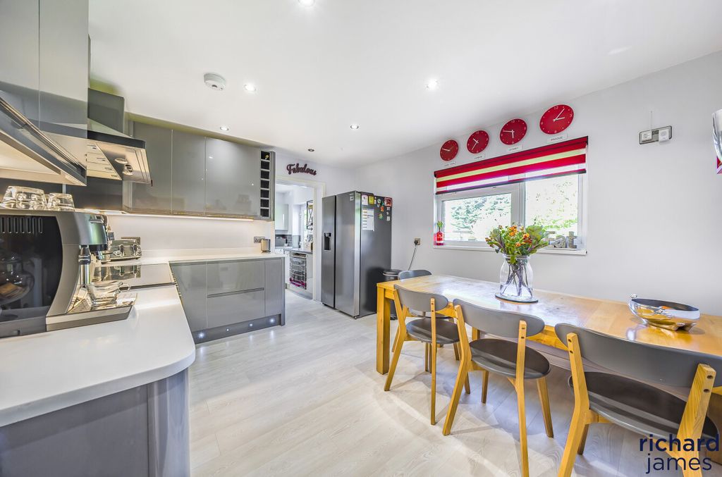 Property photo 2 of 20 Dfd22615-5742-4c4...