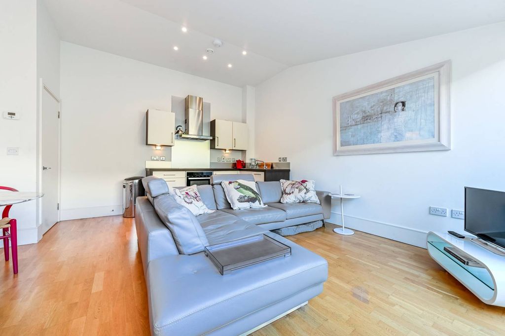 Property photo 1 of 21