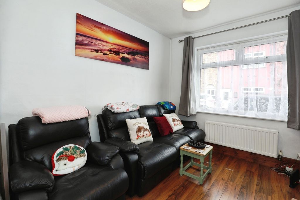 Property photo 2 of 15 Pbox-Img.Jpg