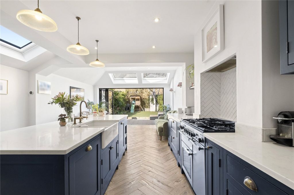 Property photo 3 of 14 Kitcehn