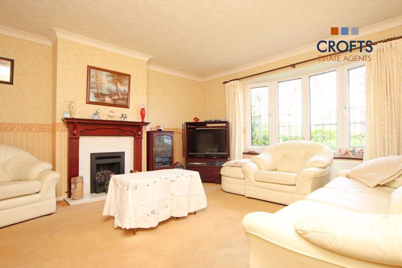 Property photo 3 of 16 Lounge