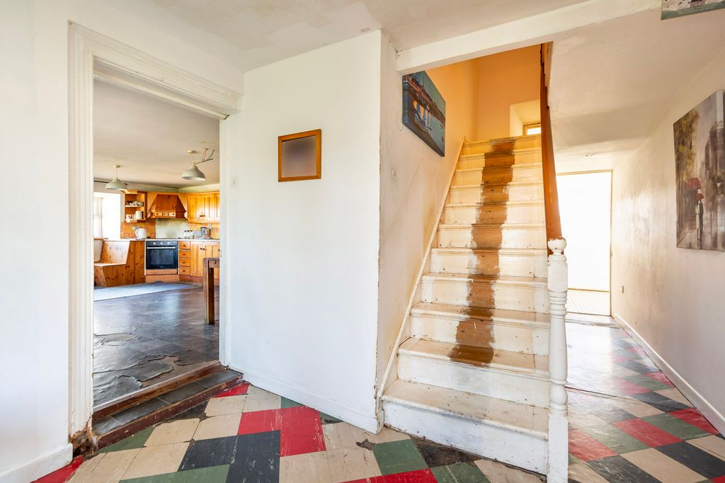 Property photo 3 of 41