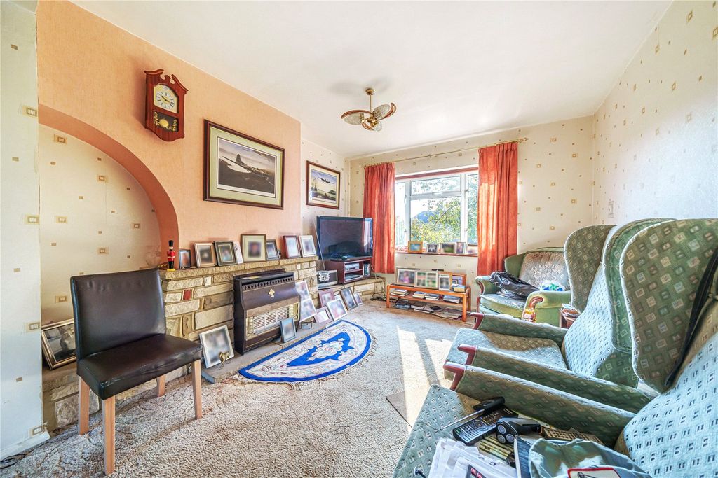Property photo 2 of 18 Picture No. 12