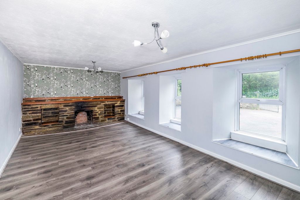 Property photo 2 of 17 Pbox-Img.Jpg