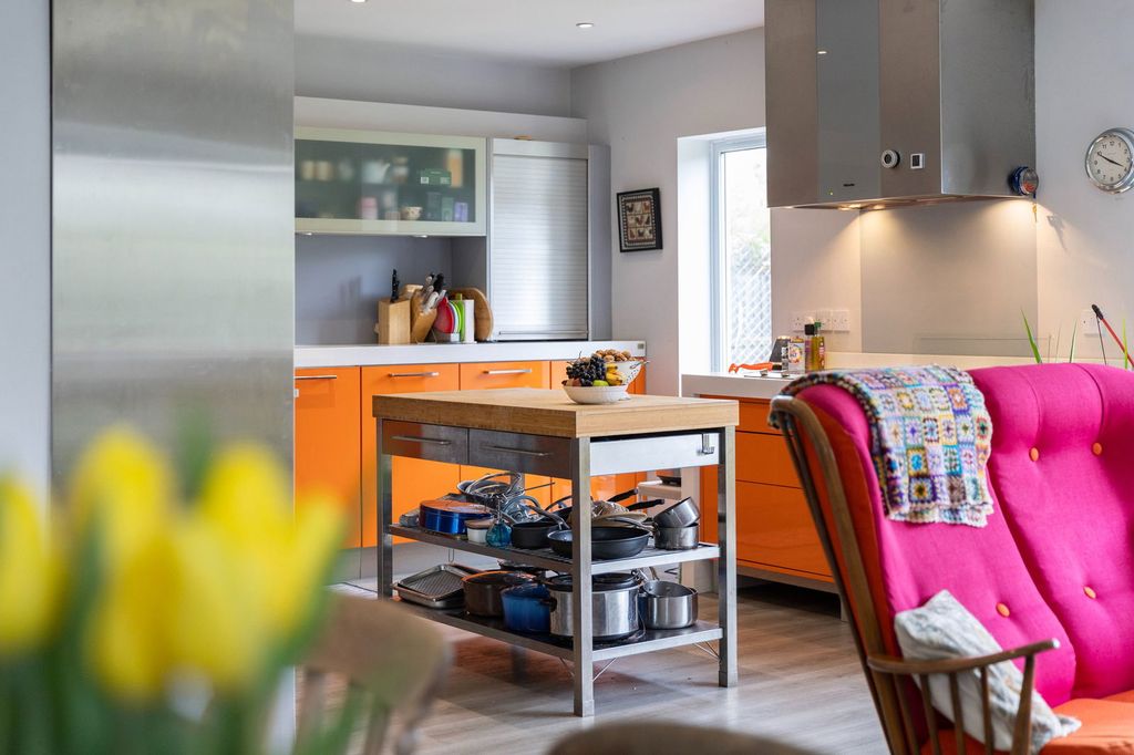 Property photo 3 of 17