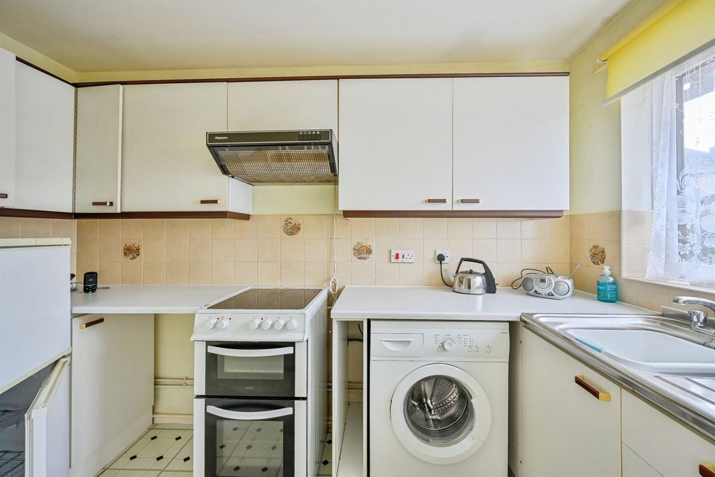 Property photo 2 of 17