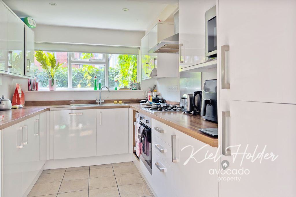Property photo 2 of 11 4354974