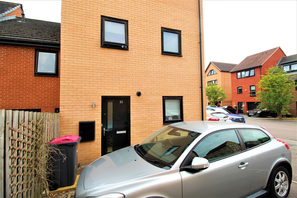 Property photo 2 of 8