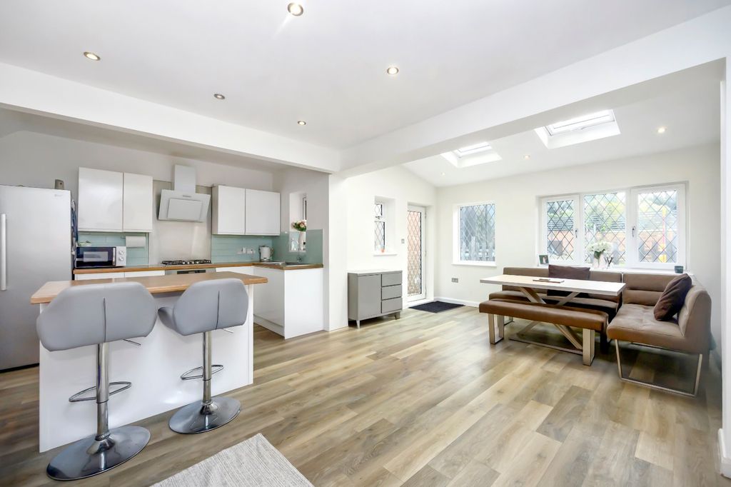 Property photo 2 of 14 Picture No. 12