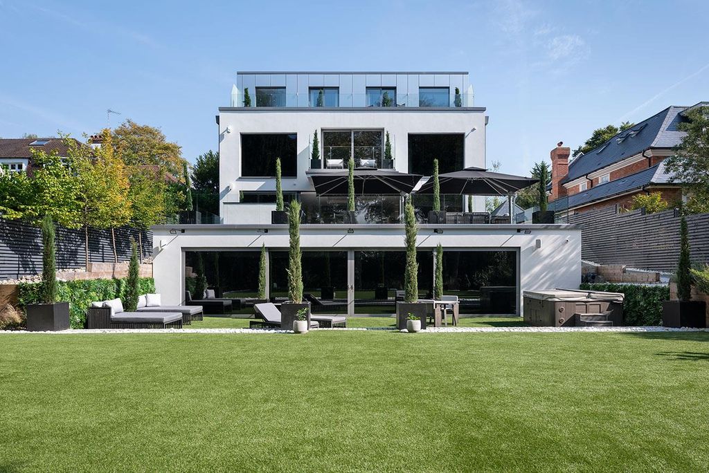 Property photo 1 of 30 Spectacular Home