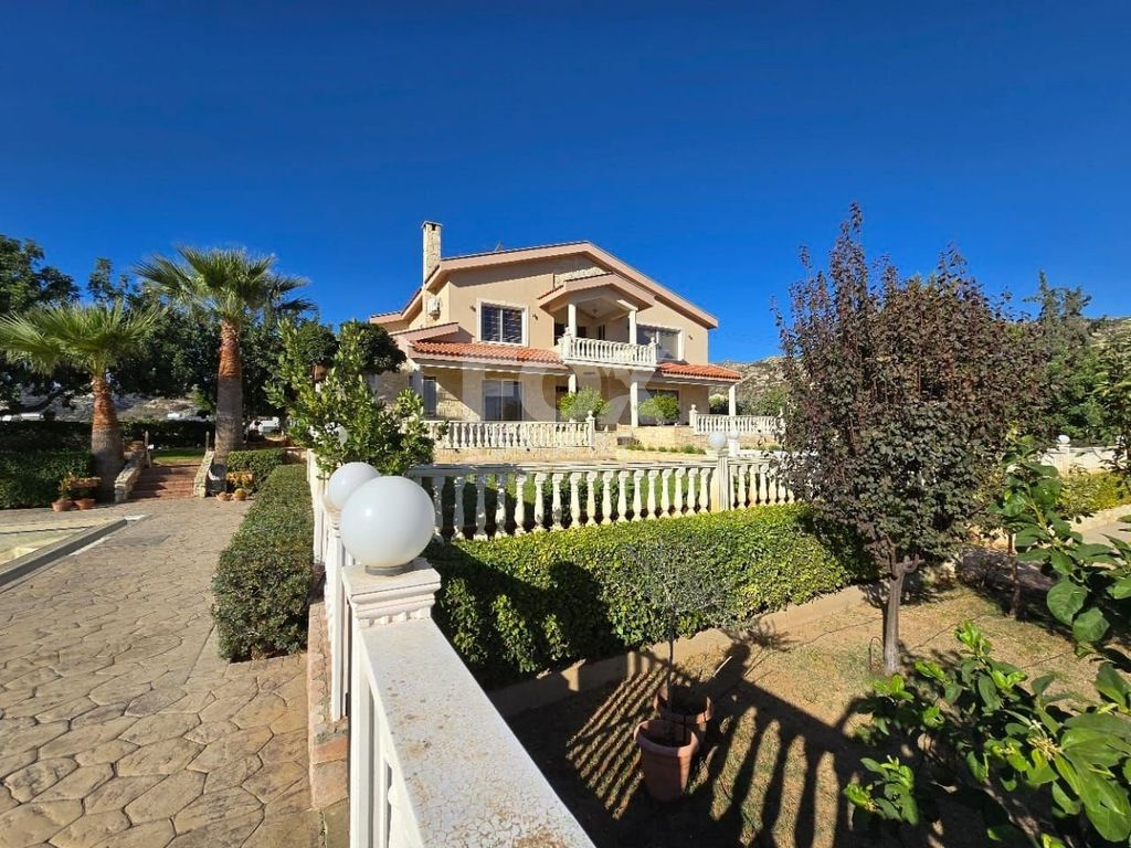 Property photo 1 of 40 Spacious 5 Bedroom Villa With Private Pool In Fasoula, Limas