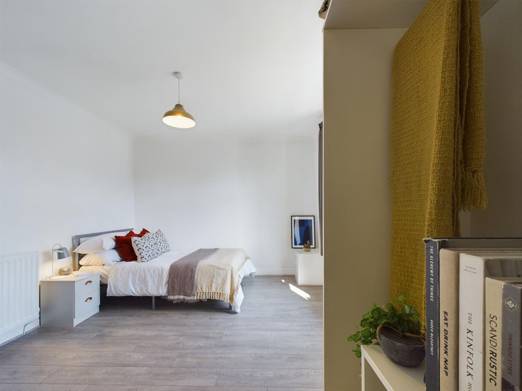 Property photo 1 of 34 A Spacious And Bright Large Double Bedroom, Perfec...