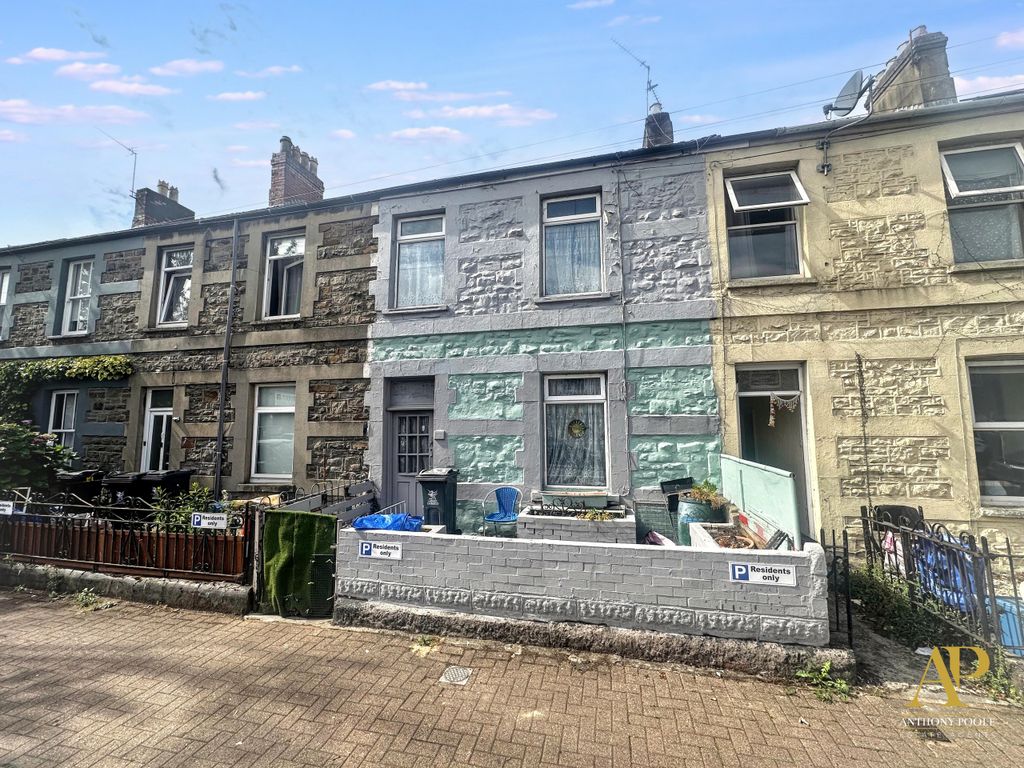 Property photo 1 of 11 Front