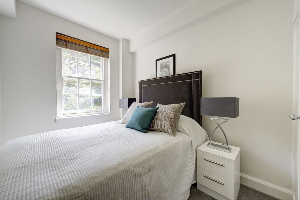 Property photo 2 of 13 12A Pelham Court ...