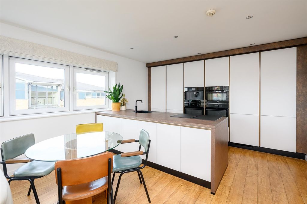 Property photo 2 of 21 Kitchen