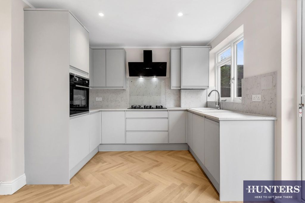 Property photo 2 of 19 Kitchen