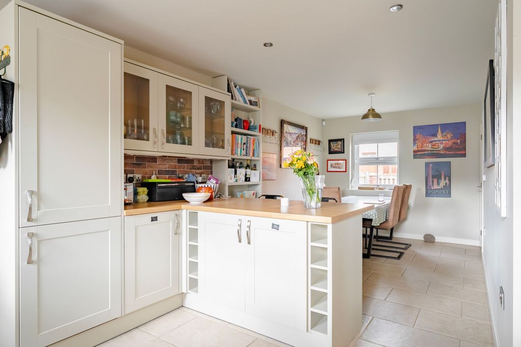 Property photo 2 of 24