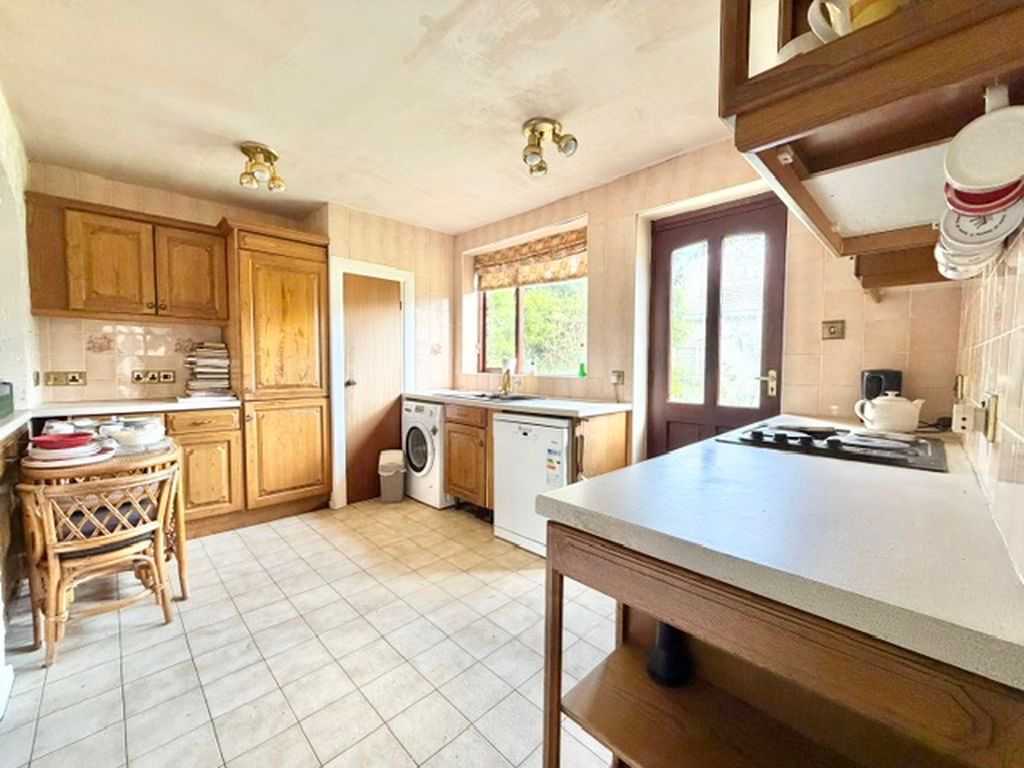 Property photo 3 of 19 Kitchen Breakfast Room