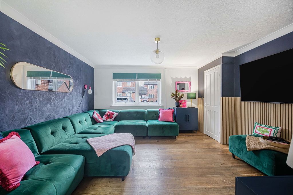 Property photo 3 of 27