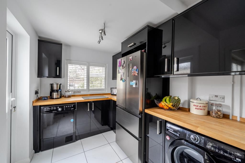 Property photo 3 of 21 Kitchen