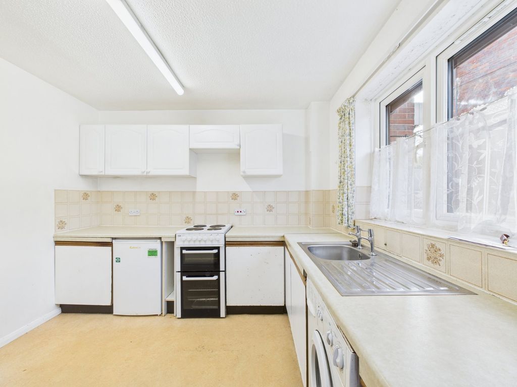 Property photo 3 of 14 Kitchen