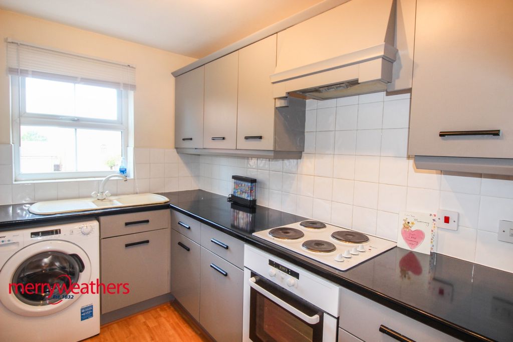 Property photo 3 of 6 Kitchen