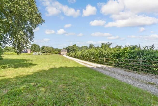 Property photo 3 of 14 Photo 2