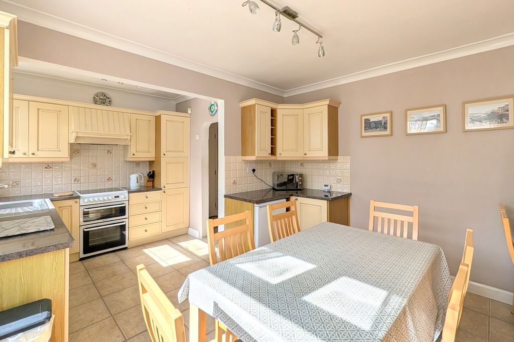 Additional image 9 of 3 bed end terrace house for saleHuddersfield Road, Brighouse, West Yorkshire HD6