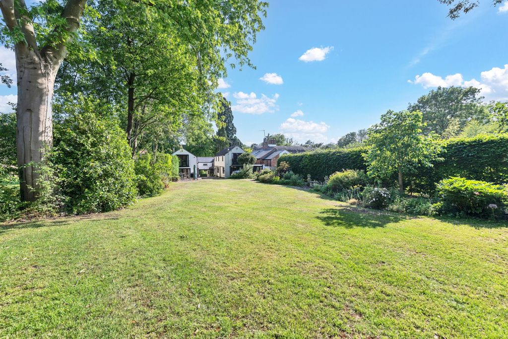 Property photo 2 of 34