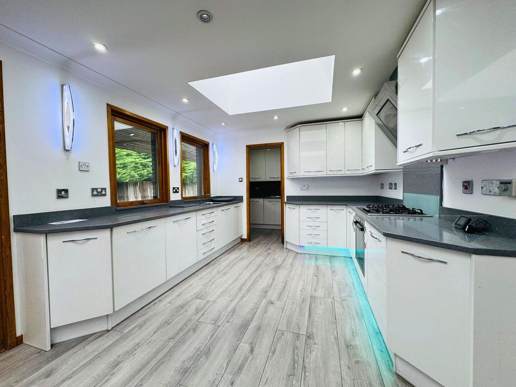 Property photo 2 of 18 Kitchen