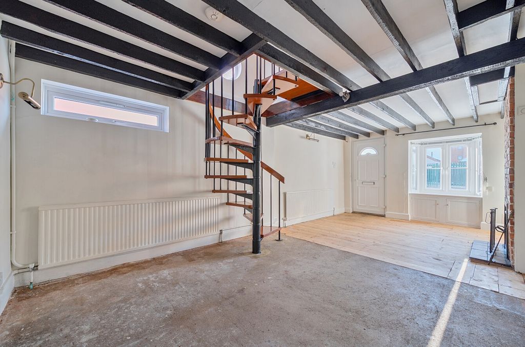 Property photo 3 of 13 1386085-4-695Bab5...