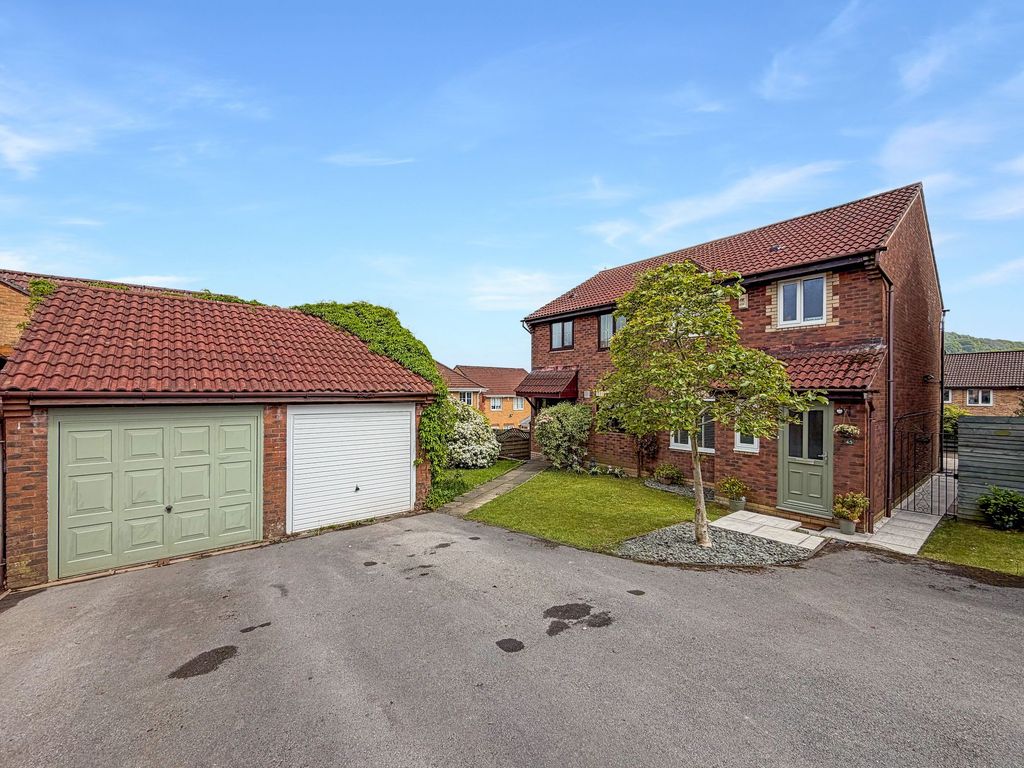 Property photo 1 of 37