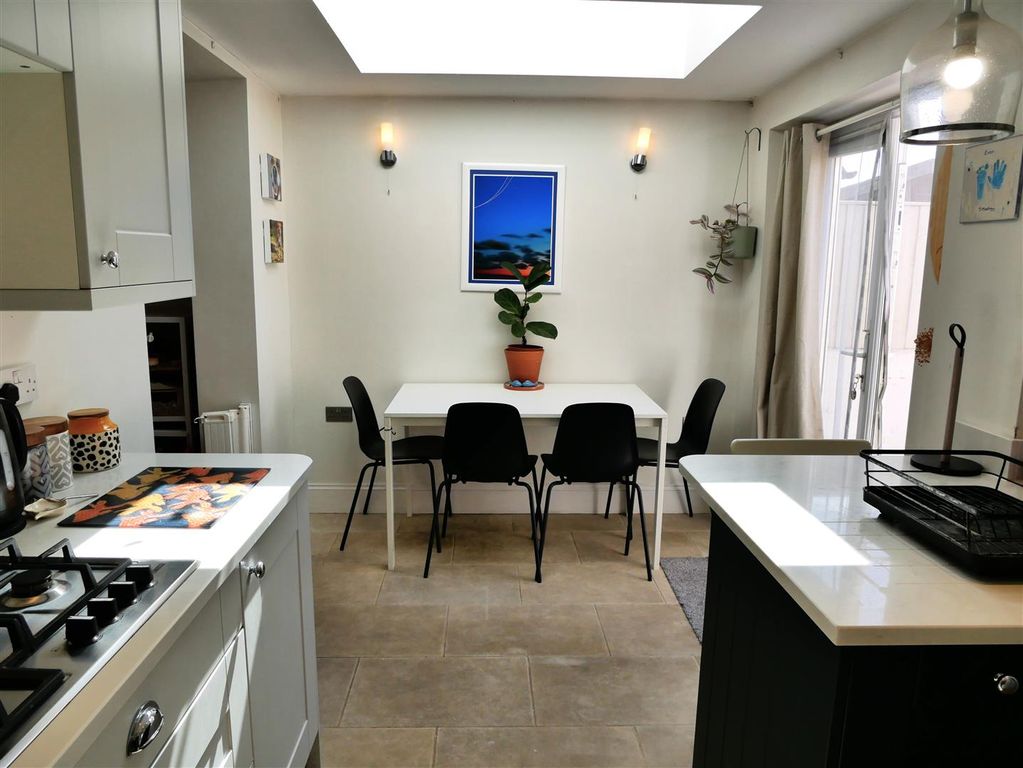 Property photo 3 of 17 Dining Area