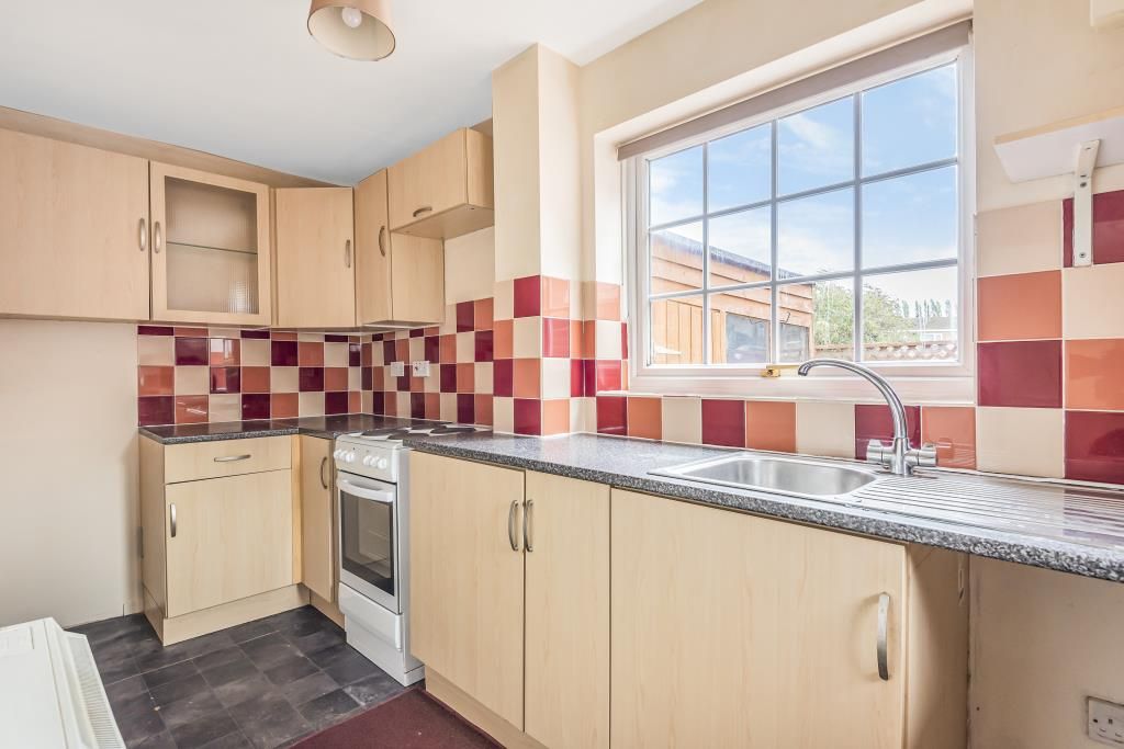 Property photo 3 of 10 Kitchen