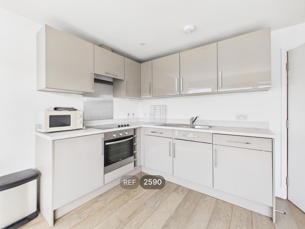 Property photo 3 of 10 Kitchen / Living Area