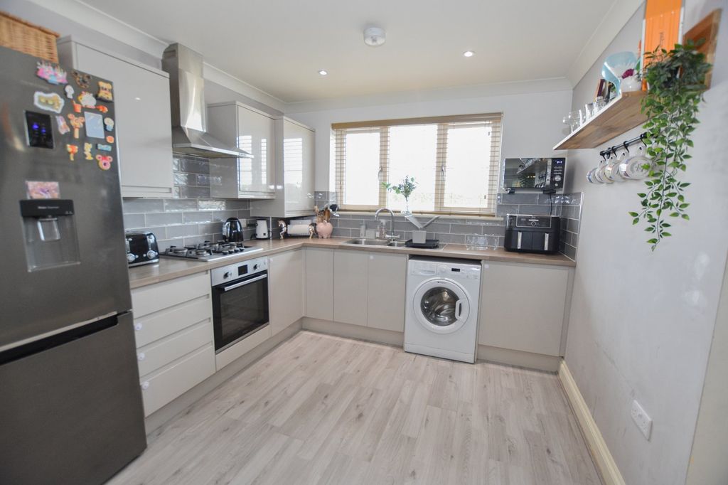 Property photo 3 of 13 Kitchen